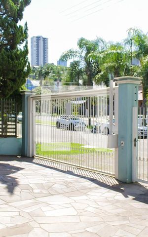 Casa à venda com 212m², 3 quartos e 2 vagas Casa à venda com 212m², 3 quartos e 2 vagasJardim