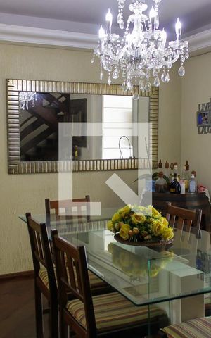 Casa à venda com 212m², 3 quartos e 2 vagas Casa à venda com 212m², 3 quartos e 2 vagasSala de Jantar