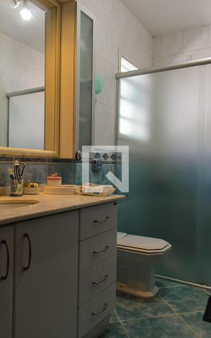 Casa à venda com 212m², 3 quartos e 2 vagas Casa à venda com 212m², 3 quartos e 2 vagasBanheiro 2