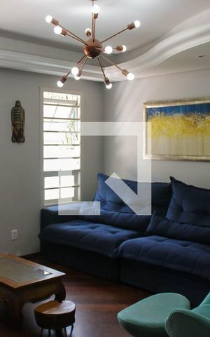 Casa à venda com 212m², 3 quartos e 2 vagas Casa à venda com 212m², 3 quartos e 2 vagasSala