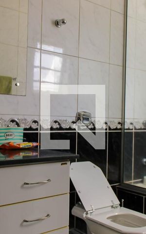 Casa à venda com 212m², 3 quartos e 2 vagas Casa à venda com 212m², 3 quartos e 2 vagasBanheiro da Suíte