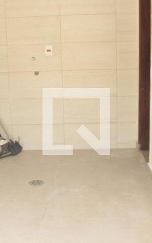 Casa à venda com 180m², 4 quartos e 2 vagasCorredor
