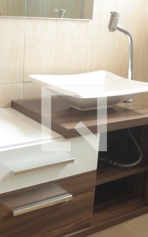 Casa à venda com 180m², 4 quartos e 2 vagasBanheiro 2