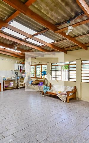 Casa à venda com 350m², 5 quartos e 5 vagas Casa à venda com 350m², 5 quartos e 5 vagasChurrasqueira