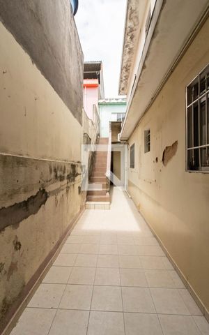 Casa à venda com 250m², 3 quartos e 1 vaga Casa à venda com 250m², 3 quartos e 1 vagaCorredor Lateral