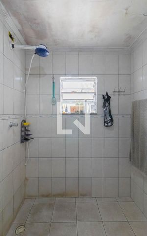 Casa à venda com 250m², 3 quartos e 1 vaga Casa à venda com 250m², 3 quartos e 1 vagaBanheiro da Suíte