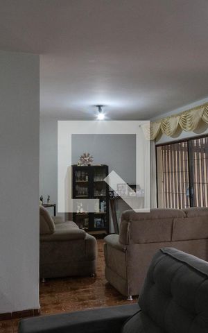 Casa à venda com 450m², 3 quartos e 8 vagas Casa à venda com 450m², 3 quartos e 8 vagasSala de TV