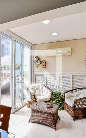 Casa à venda com 220m², 4 quartos e 2 vagas Casa à venda com 220m², 4 quartos e 2 vagasCozinha