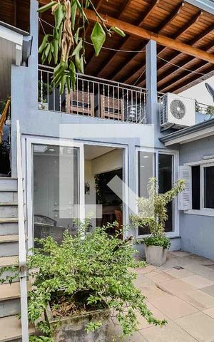 Casa à venda com 220m², 4 quartos e 2 vagas Casa à venda com 220m², 4 quartos e 2 vagasQuintal