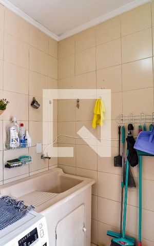 Casa à venda com 220m², 4 quartos e 2 vagas Casa à venda com 220m², 4 quartos e 2 vagasÁrea de Serviço