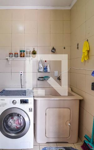 Casa à venda com 220m², 4 quartos e 2 vagas Casa à venda com 220m², 4 quartos e 2 vagasÁrea de Serviço