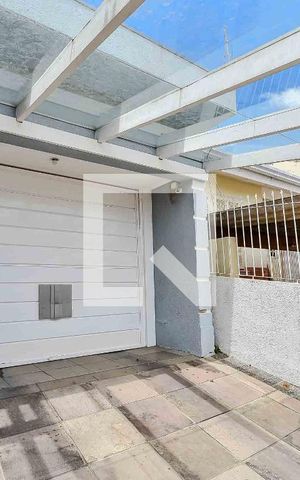 Casa à venda com 220m², 4 quartos e 2 vagas Casa à venda com 220m², 4 quartos e 2 vagasGaragem