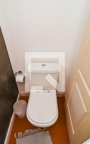 Casa à venda com 220m², 4 quartos e 2 vagas Casa à venda com 220m², 4 quartos e 2 vagasLavabo