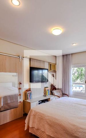 Casa à venda com 220m², 4 quartos e 2 vagas Casa à venda com 220m², 4 quartos e 2 vagasSuíte