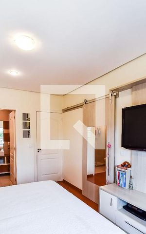 Casa à venda com 220m², 4 quartos e 2 vagas Casa à venda com 220m², 4 quartos e 2 vagasSuíte