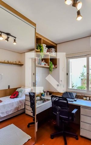 Casa à venda com 220m², 4 quartos e 2 vagas Casa à venda com 220m², 4 quartos e 2 vagasQuarto 2