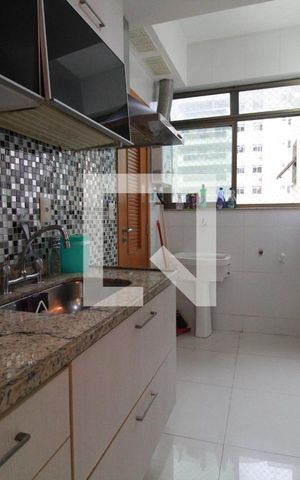 Apartamento à venda com 80m², 3 quartos e 1 vaga Apartamento à venda com 80m², 3 quartos e 1 vagaCozinha e Área de Serviço