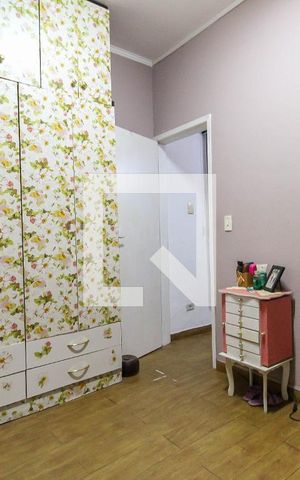 Casa à venda com 150m², 5 quartos e 2 vagas Casa à venda com 150m², 5 quartos e 2 vagasQuarto Casa 1