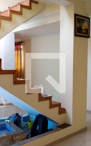 Casa à venda com 320m², 3 quartos e 3 vagas Casa à venda com 320m², 3 quartos e 3 vagassala