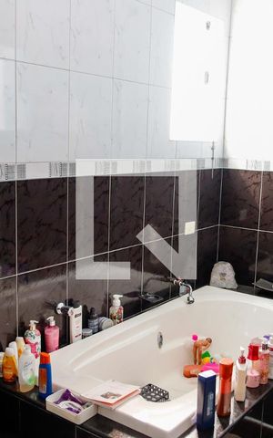 Casa à venda com 320m², 3 quartos e 3 vagas Casa à venda com 320m², 3 quartos e 3 vagasBanheiro da Suíte 3