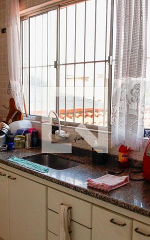 Casa à venda com 320m², 3 quartos e 3 vagas Casa à venda com 320m², 3 quartos e 3 vagasCozinha