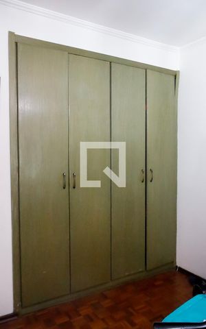 Casa à venda com 320m², 3 quartos e 3 vagas Casa à venda com 320m², 3 quartos e 3 vagasQuarto 2