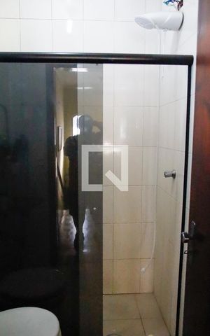 Casa à venda com 320m², 3 quartos e 3 vagas Casa à venda com 320m², 3 quartos e 3 vagasBanheiro