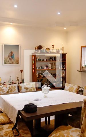 Casa à venda com 320m², 3 quartos e 3 vagas Casa à venda com 320m², 3 quartos e 3 vagasCopa