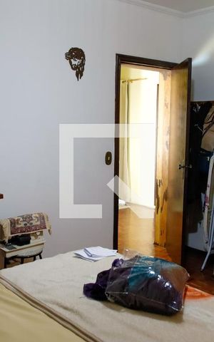 Casa à venda com 320m², 3 quartos e 3 vagas Casa à venda com 320m², 3 quartos e 3 vagasQuarto 1