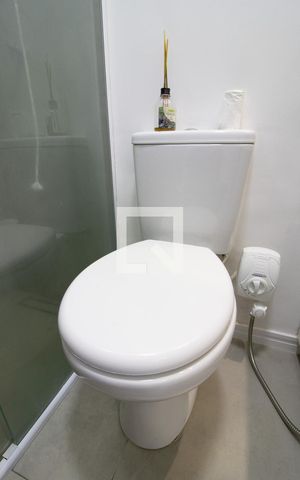 Apartamento à venda com 64m², 2 quartos e 2 vagas Apartamento à venda com 64m², 2 quartos e 2 vagasBanheiro