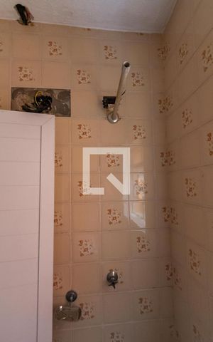 Casa à venda com 160m², 3 quartos e 2 vagas Casa à venda com 160m², 3 quartos e 2 vagasBanheiro 1