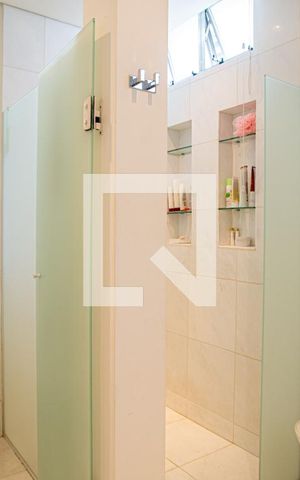 Apartamento para alugar com 300m², 4 quartos e 3 vagas Apartamento para alugar com 300m², 4 quartos e 3 vagasBanheiro das suítes 2 e 3
