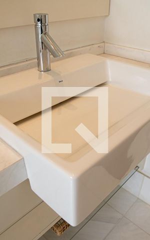 Apartamento para alugar com 300m², 4 quartos e 3 vagas Apartamento para alugar com 300m², 4 quartos e 3 vagasBanheiro da Suíte 4