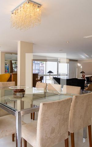 Apartamento para alugar com 300m², 4 quartos e 3 vagas Apartamento para alugar com 300m², 4 quartos e 3 vagasSala
