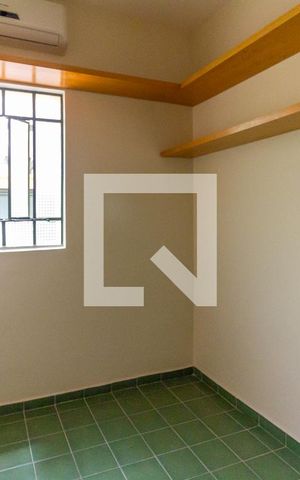 Casa à venda com 430m², 4 quartos e 4 vagas Casa à venda com 430m², 4 quartos e 4 vagasQuarto de Serviço