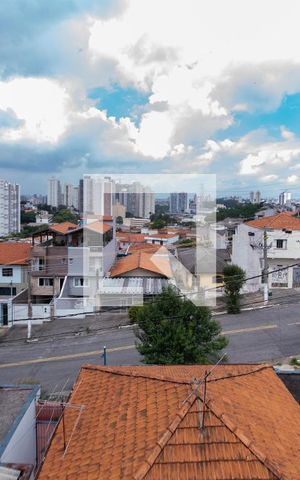 Casa à venda com 245m², 4 quartos e 4 vagas Casa à venda com 245m², 4 quartos e 4 vagasSala de TV - Sacada