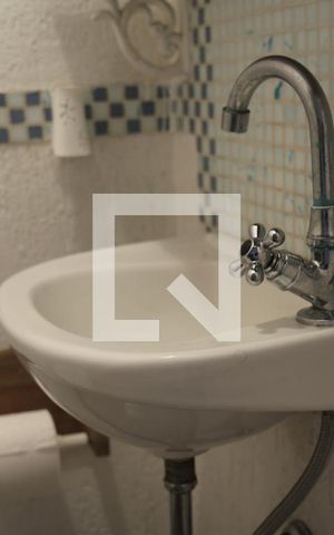 Casa à venda com 200m², 3 quartos e 2 vagasBanheiro 2