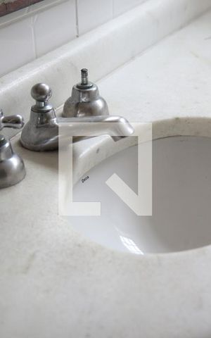 Casa à venda com 200m², 3 quartos e 2 vagasBanheiro 4