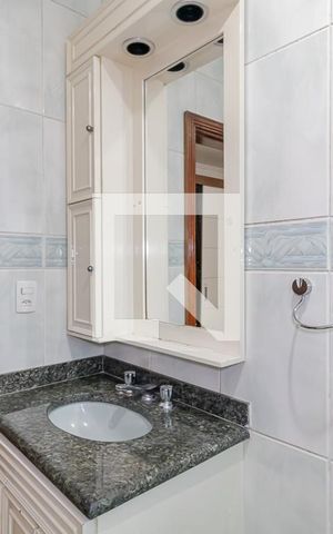 Casa à venda com 299m², 3 quartos e 8 vagas Casa à venda com 299m², 3 quartos e 8 vagasBanheiro da Suíte 2