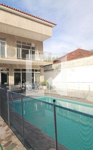 Casa de condomínio à venda com 180m², 5 quartos e NaN vagas Casa de condomínio à venda com 180m², 5 quartos e NaN vagasÁrea externa
