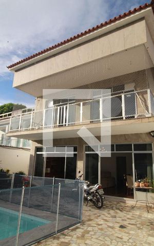 Casa de condomínio à venda com 180m², 5 quartos e NaN vagas Casa de condomínio à venda com 180m², 5 quartos e NaN vagasÁrea externa