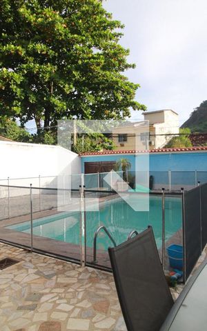 Casa de condomínio à venda com 180m², 5 quartos e NaN vagas Casa de condomínio à venda com 180m², 5 quartos e NaN vagasÁrea externa