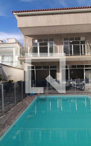Casa de condomínio à venda com 180m², 5 quartos e NaN vagas Casa de condomínio à venda com 180m², 5 quartos e NaN vagasÁrea externa - piscina