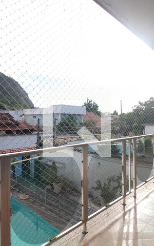Casa de condomínio à venda com 180m², 5 quartos e NaN vagas Casa de condomínio à venda com 180m², 5 quartos e NaN vagasVaranda do quarto 2 / Suíte