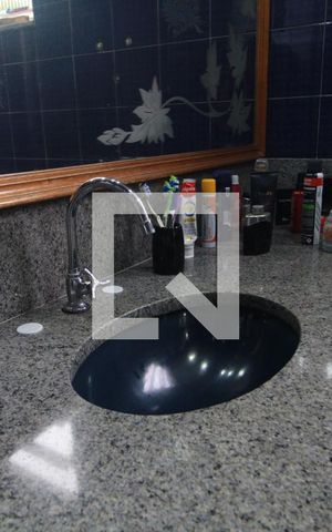 Casa de condomínio à venda com 180m², 5 quartos e NaN vagas Casa de condomínio à venda com 180m², 5 quartos e NaN vagasBanheiro da Suíte