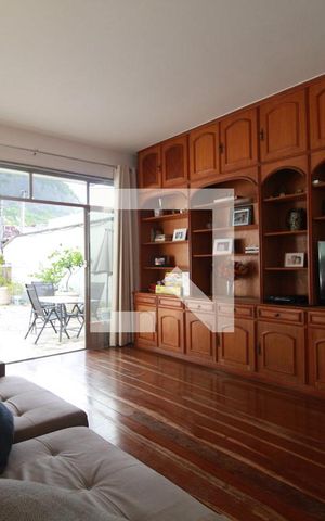 Casa de condomínio à venda com 180m², 5 quartos e NaN vagas Casa de condomínio à venda com 180m², 5 quartos e NaN vagasSala