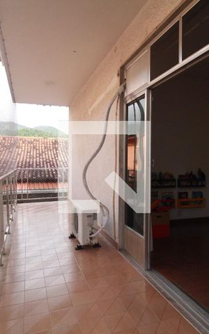 Casa de condomínio à venda com 180m², 5 quartos e NaN vagas Casa de condomínio à venda com 180m², 5 quartos e NaN vagasQuarto 1 - varanda