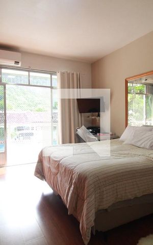 Casa de condomínio à venda com 180m², 5 quartos e NaN vagas Casa de condomínio à venda com 180m², 5 quartos e NaN vagasSuíte