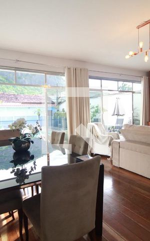 Casa de condomínio à venda com 180m², 5 quartos e NaN vagas Casa de condomínio à venda com 180m², 5 quartos e NaN vagasSala