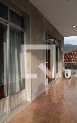 Casa de condomínio à venda com 180m², 5 quartos e NaN vagas Casa de condomínio à venda com 180m², 5 quartos e NaN vagasVaranda do quarto 2 / Suíte
